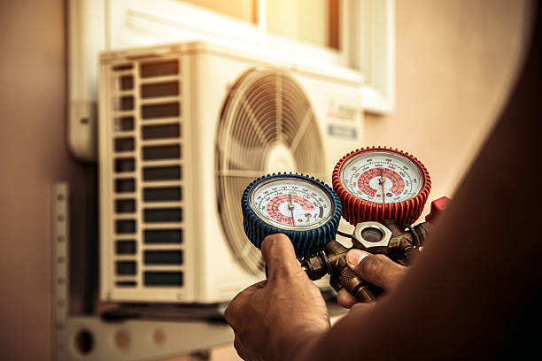 Professional Hvac Installation technician working in La Fayette, AL